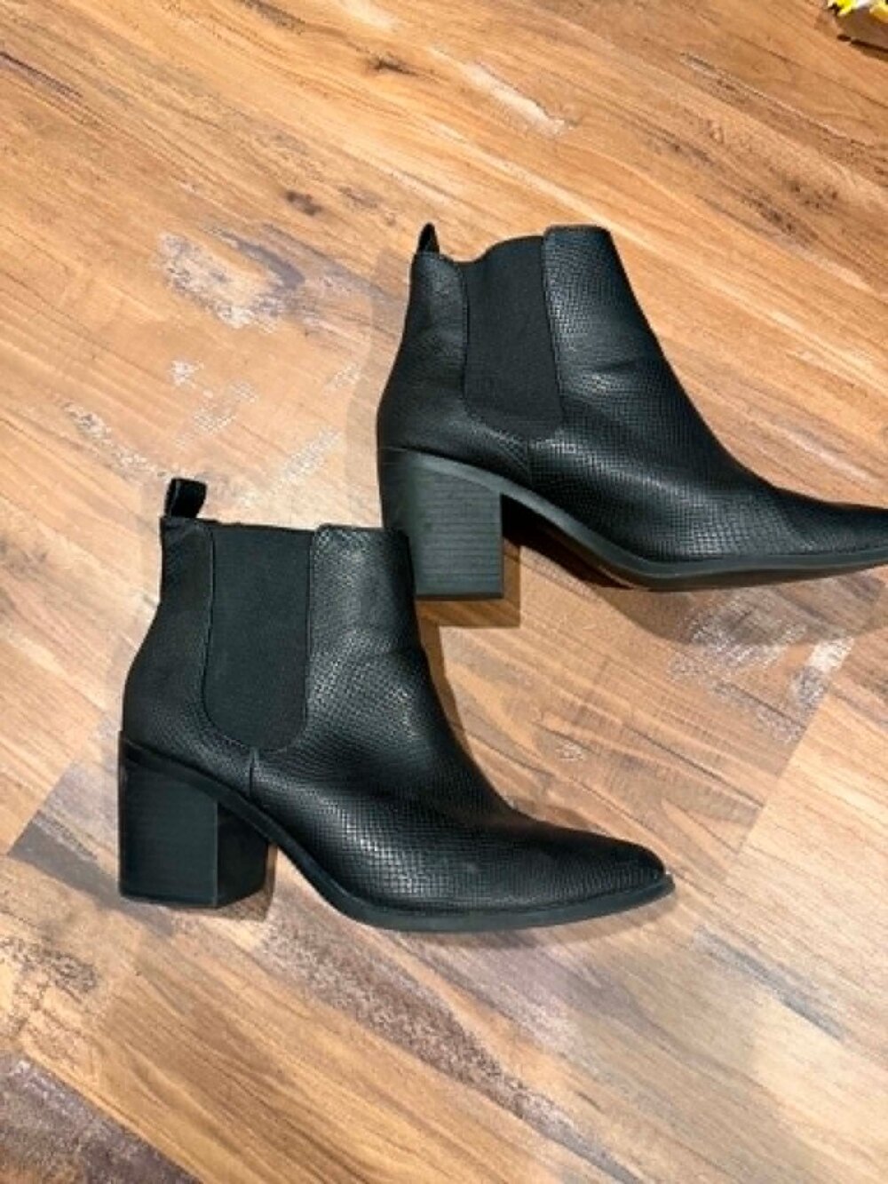 Soda Ankle Booties Size 9
